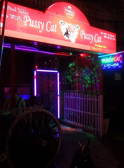 hostess bars phnom penh