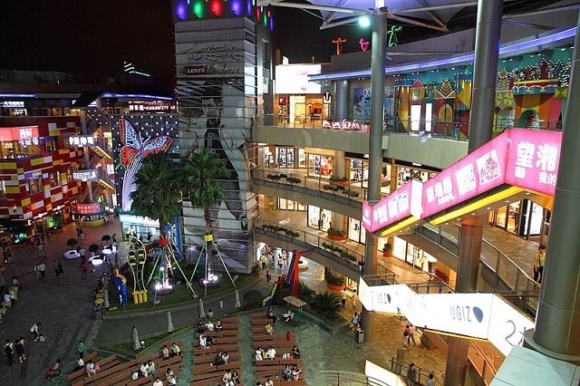 shopping malls meet girls in shanghai